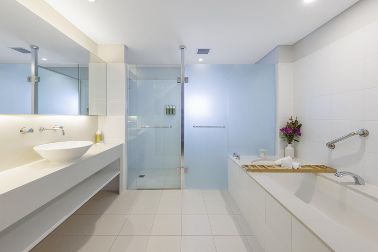 Bathroom 5, Oaks Cypress Lakes Resort, Cessnock