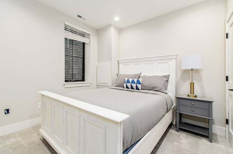 Room 5, Jungle House Designer Residences – Downtown Columbus, Franklin