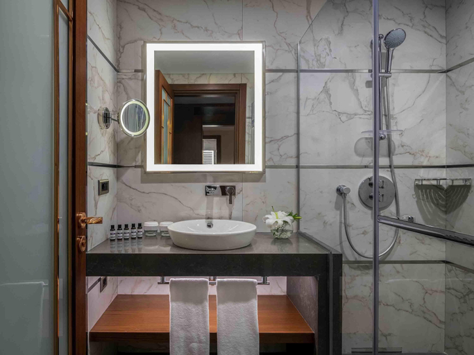 Bathroom 5, Mövenpick Hotel Istanbul Asia Airport, Tuzla