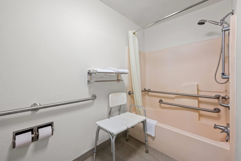 Bathroom 4, Quality Inn Henderson I-85, Vance