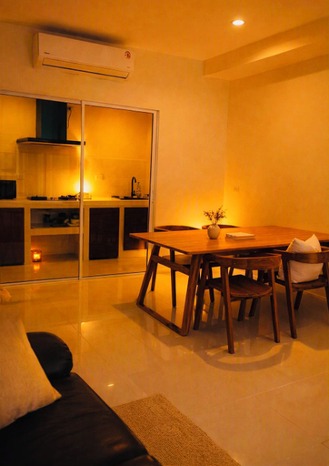 Dining room 3, Spacious 3-bedroom House With Shared Pool Near Mega Bangna and Suvarnabhumi, Bang Phli