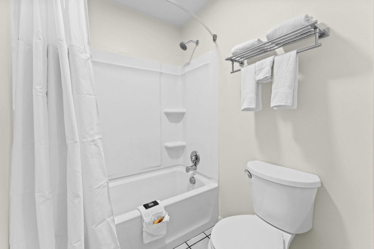 Bathroom 4, Baymont by Wyndham Sanford, Lee