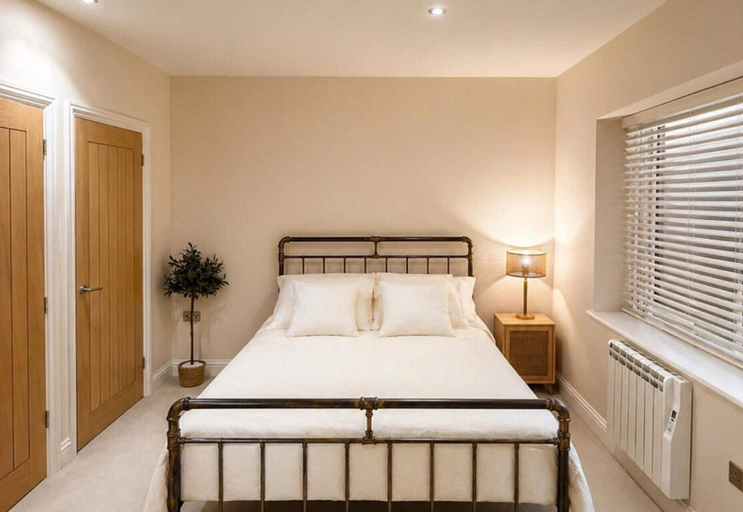 Room 5, Modern Cottage Sleeps 4 With Patio, Cambridgeshire