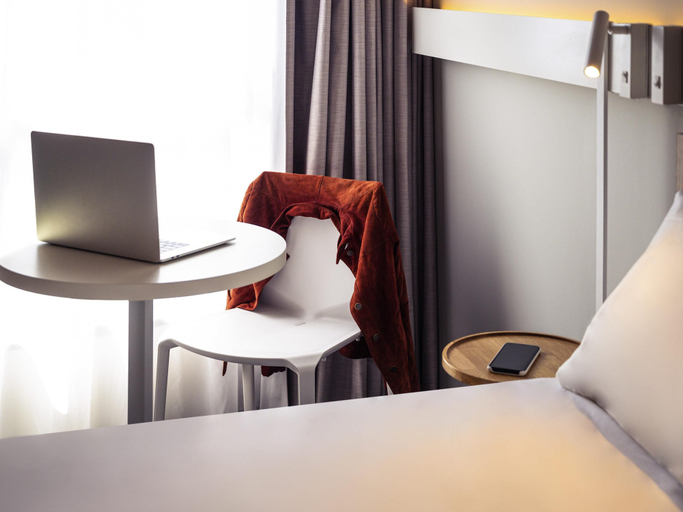 Bedroom 3, Ibis Annecy Cran Gevrier Hotel, Haute-Savoie