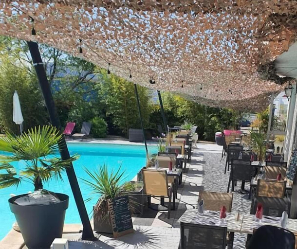 Outdoor dining, LE CLOS DE SANGONIS, Hérault