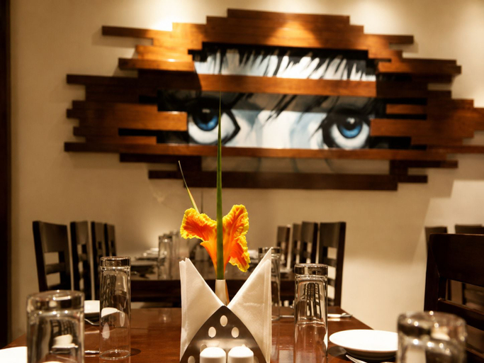 Food & Drinks 5, Hotel West End Mahipalpur Delhi IGI, Delhi