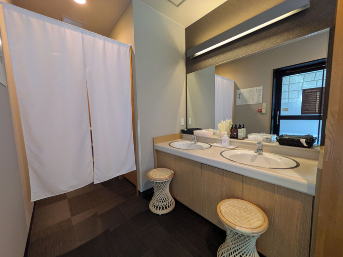 Bathroom 4, Hotel Route-Inn Nagaizumi Numazu Inter 1, Nagaizumi