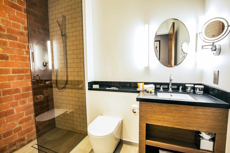 Bathroom 5, Sandman Signature Aberdeen Hotel & Spa, Aberdeen