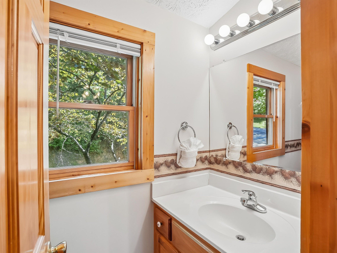 Bathroom 4, Cub's Cove by Jackson Mountain Rentals, Sevier