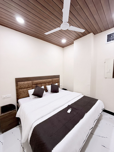 Room 3, Hotel Vaishnavi Mahakal, Ujjain