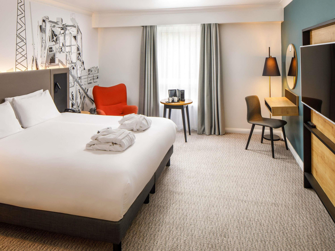 Bedroom 3, Mercure Cardiff North Hotel, Cardiff