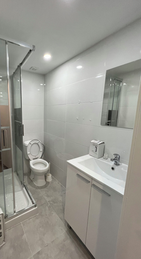 Bathroom 3, São Lázaro Bhuiyan Family Host, Lisbon