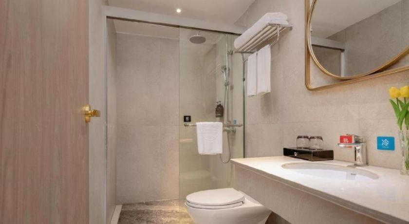 Bathroom 3, GreenTree Inn Ganzhou Sankang Temple DaRunFa Express Hotel, Ganzhou