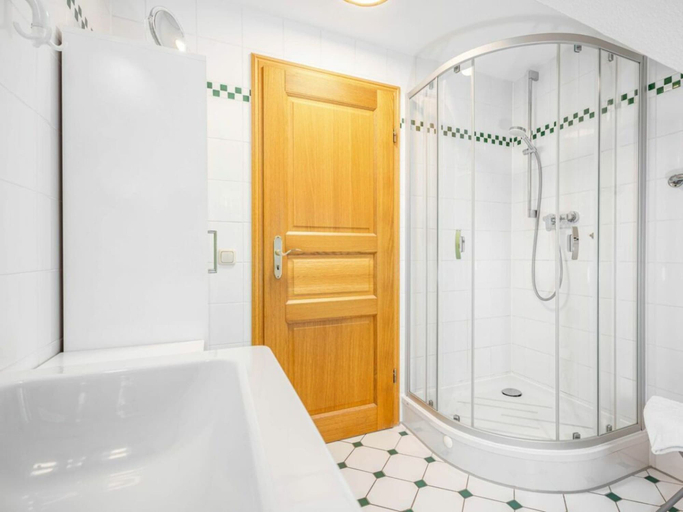 Bathroom 3, Stortebekerstrasse 9 - Apartment 5, Vorpommern-Rügen