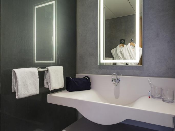 Bathroom 5, Novotel Lausanne Bussigny, Ouest lausannois