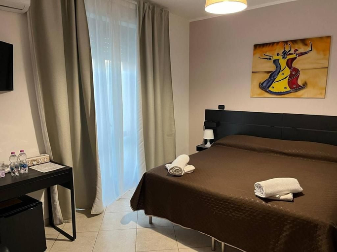Bedroom 4, B&B Piazza Kolbe, Bari