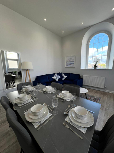 Others 3, Welsh Getaway Apartment - Town Centre, Merthyr Tydfil