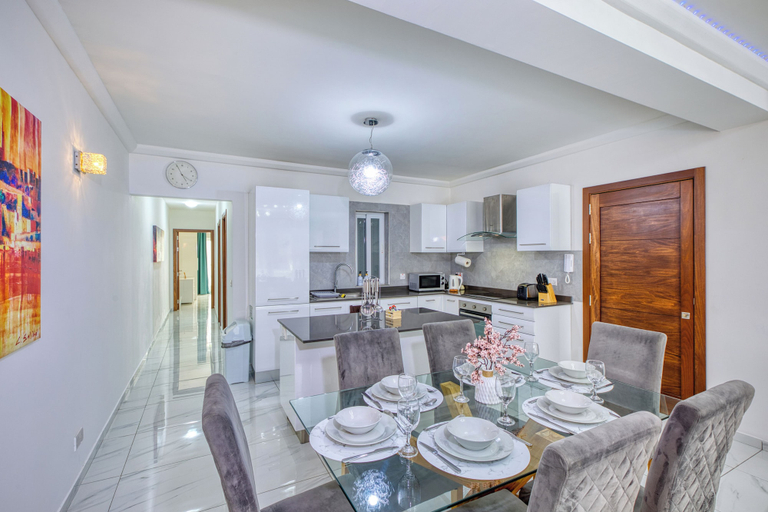 Dining 2, Chic 2BR APT w/ Balcony - St. Julians, St Julian's