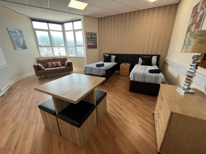 Others 4, Liverpool Gateway Inn, Sefton