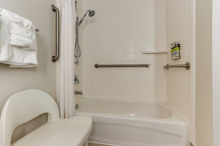 Bathroom 4, Holiday Inn Express CINCINNATI NORTH - MONROE by IHG, Warren