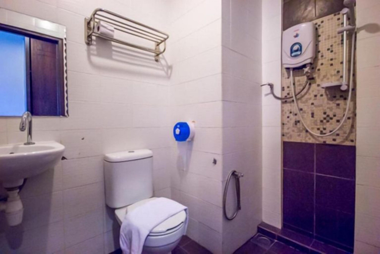 Bathroom 4, Chariton Hotel Butterworth, Seberang Perai Utara