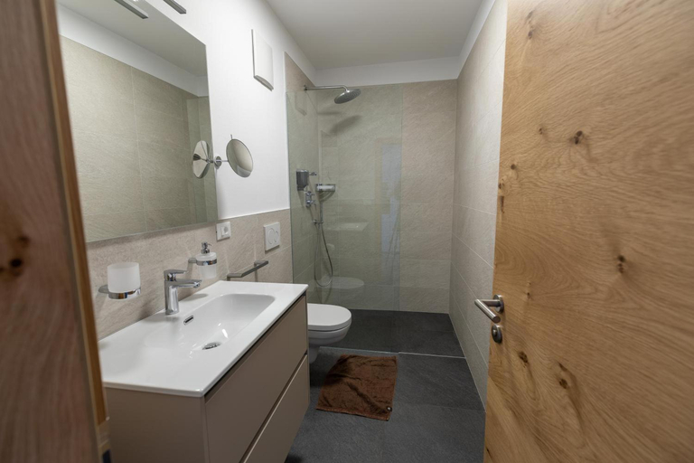 Bathroom 3, Innermoarhof, Bolzano