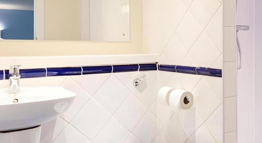 Bathroom 3, Travelodge Birmingham Sheldon, Birmingham