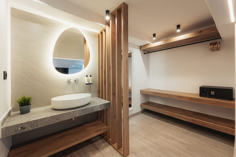 Room 5, Chalkidiki Peaceful Retreat With Private Parking, Central Macedonia