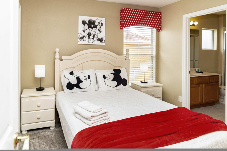 Room 4, Watersong Resot Retreat Pool Spa Game Room, Polk