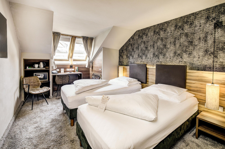 Bedroom 2, Hotel Goldener Adler, BW Signature Collection, Innsbruck