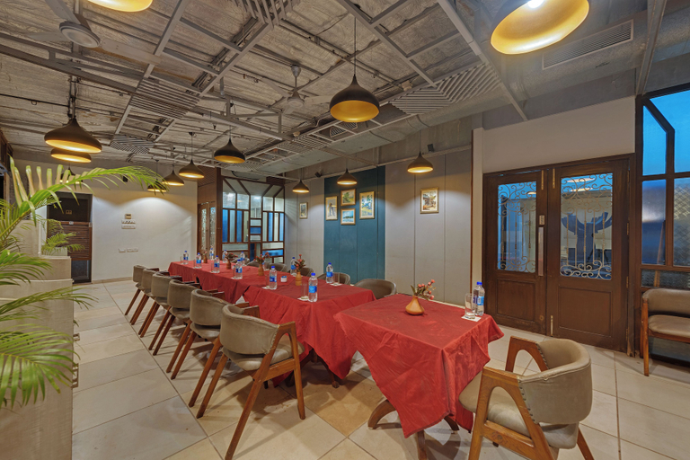 Food & Drinks 5, Comfort Inn Emerald, Ratnagiri