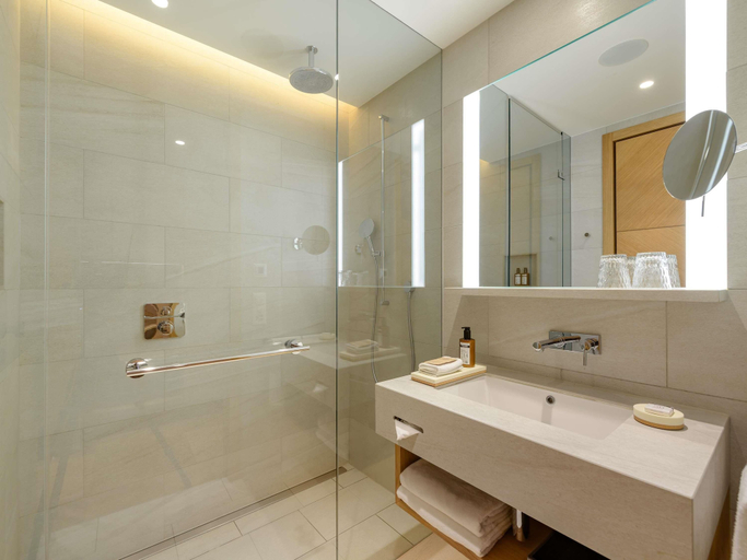 Bathroom 4, Mövenpick Hotel Basel, Basel