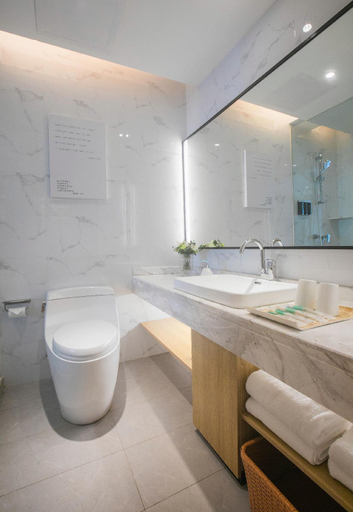 Bathroom 3, Kyriad Marvelous Hotel Yangshuo West Street, Guilin