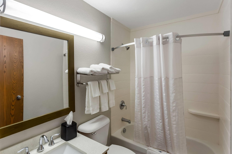 Bathroom 5, Super 8 by Wyndham Elkins, Randolph