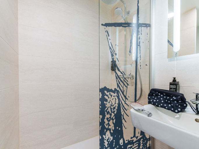 Bathroom 3, ibis Styles Ancenis Centre, Loire-Atlantique