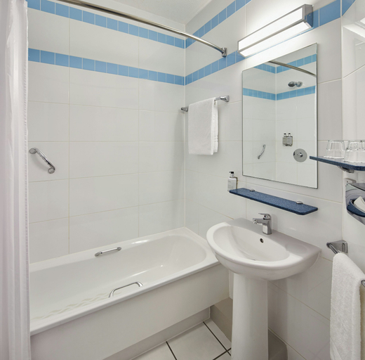 Bathroom 3, Leonardo Hotel Newcastle Quayside, Newcastle upon Tyne