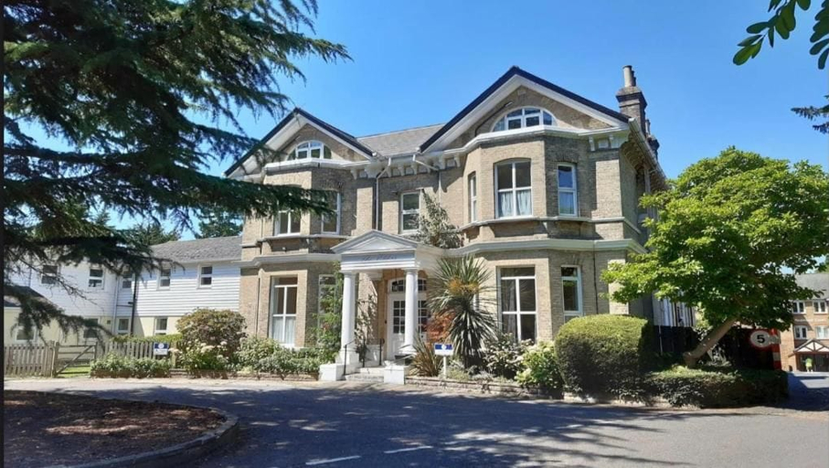 Exterior & Views, The Elder Grove Hotel Epsom, Surrey