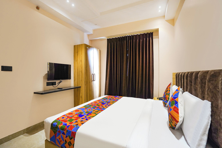 Room 5, Fabhotel Shri Hari Villa, Varanasi