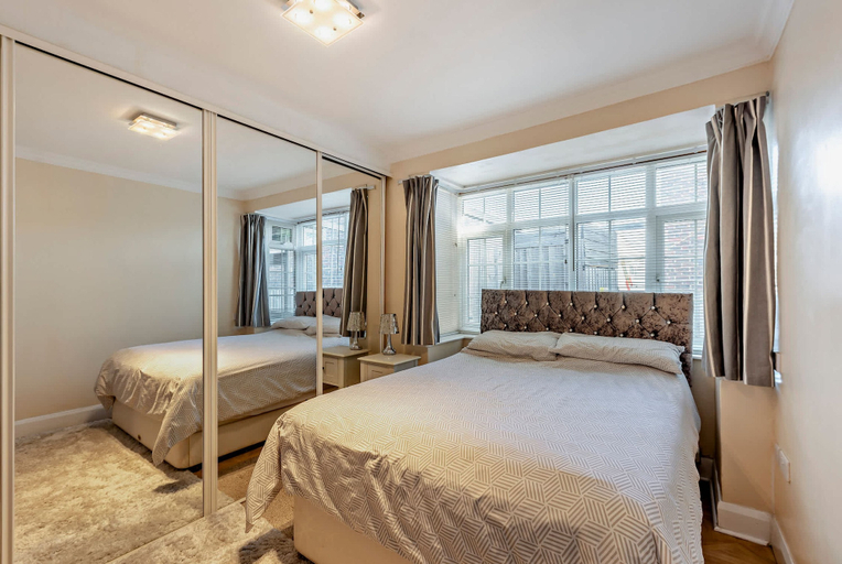 Room 2, Host Stay Thornbank, West Sussex
