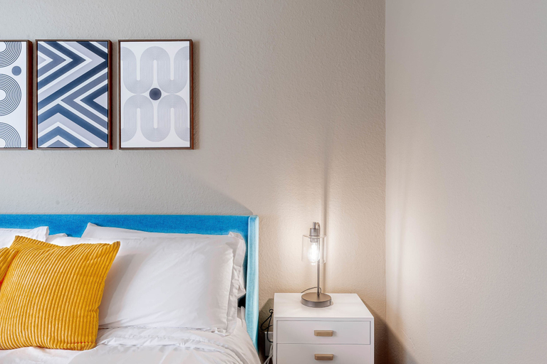 Room 5, Peaceful 2BR King Beds Suite Next to DT w Pool, Travis