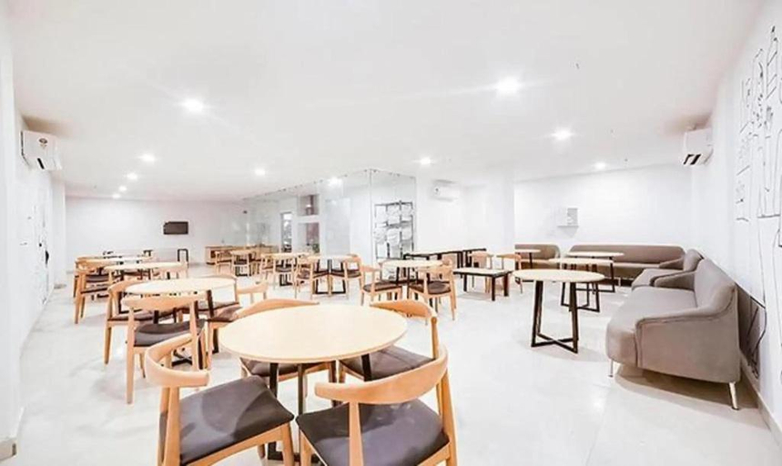 Food & Drinks 5, Fabhotel The Chaitanyas, Delhi
