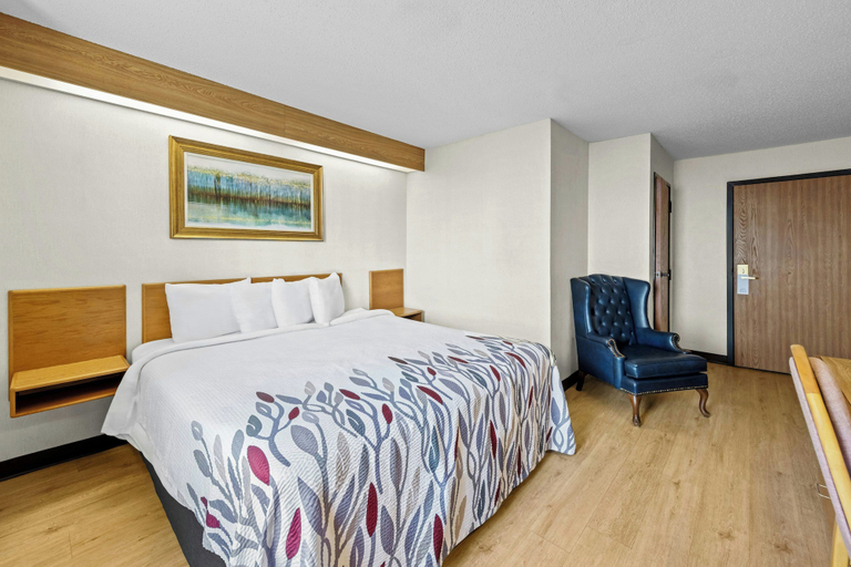 Bedroom 3, Red Roof Inn Branson, Taney