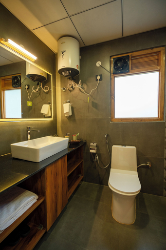 Bathroom, Sharan Stay, Kullu