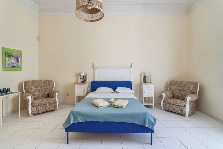 Room 4, Alicya, Faro