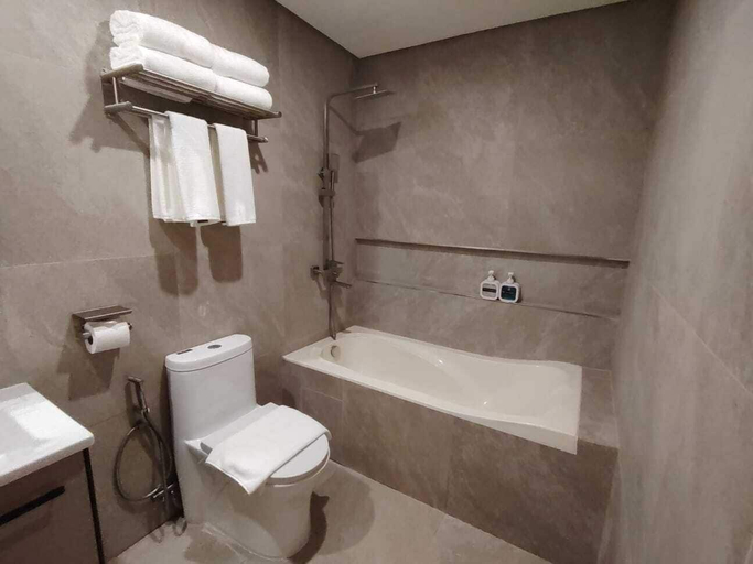 Bathroom, Vibe Hotel - Buendia, Pasay City