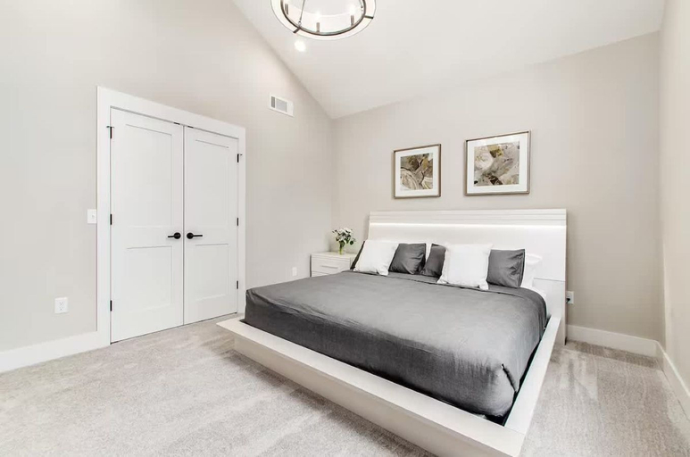 Room 4, Jungle House Designer Residences – Downtown Columbus, Franklin