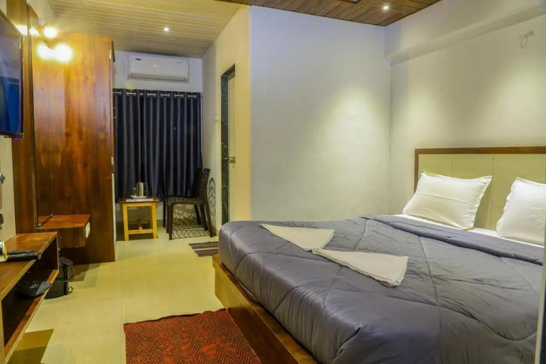 Bedroom, Hotel Pushkaraj, Satara