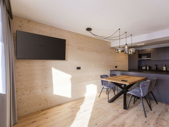 Dining 4, Apartment in Lermoos With Balcony and Parking, Reutte