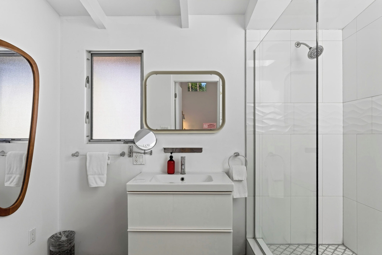 Bathroom 3, The Rosalie by AvantStay, Riverside