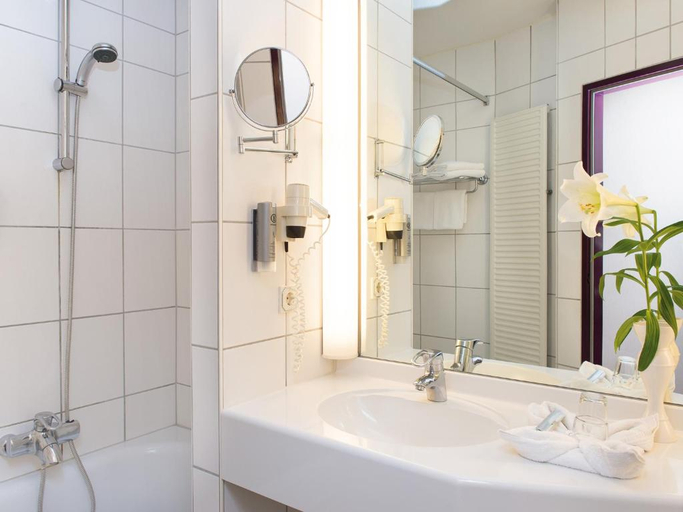 Bathroom 5, Victor's Residenz-Hotel Frankenthal, Frankenthal (Pfalz)